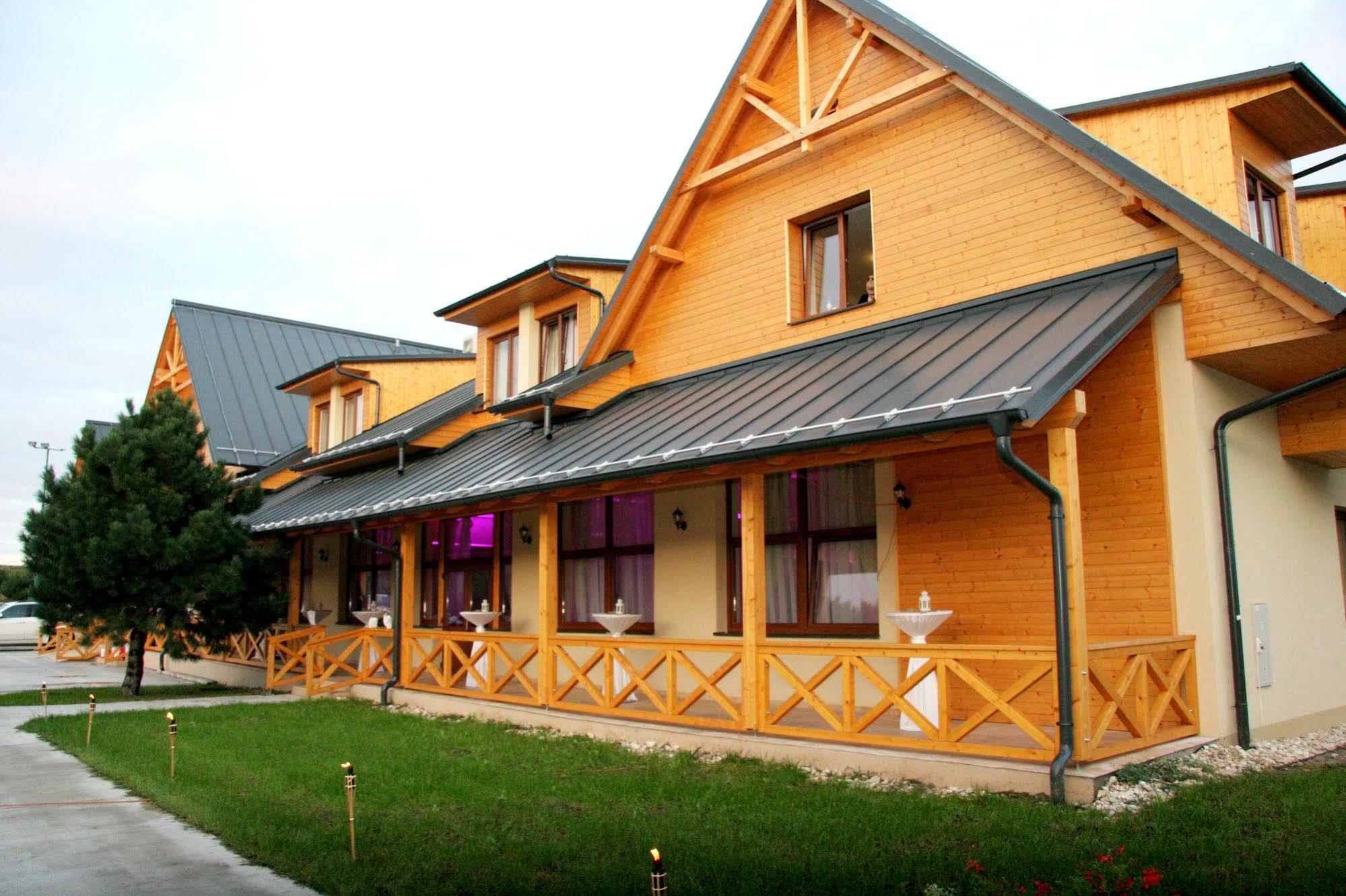 Hotel Rozalka بيزينوك المظهر الخارجي الصورة