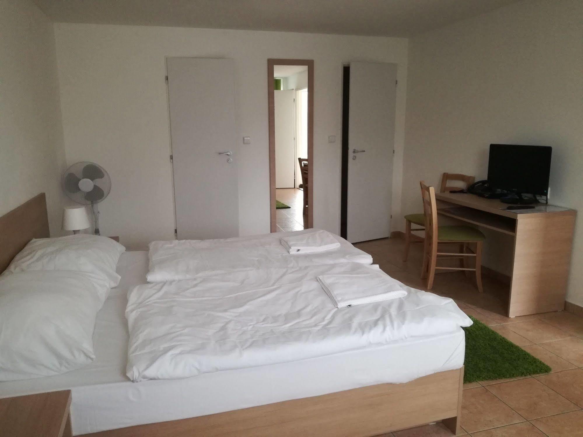 Hotel Rozalka بيزينوك المظهر الخارجي الصورة