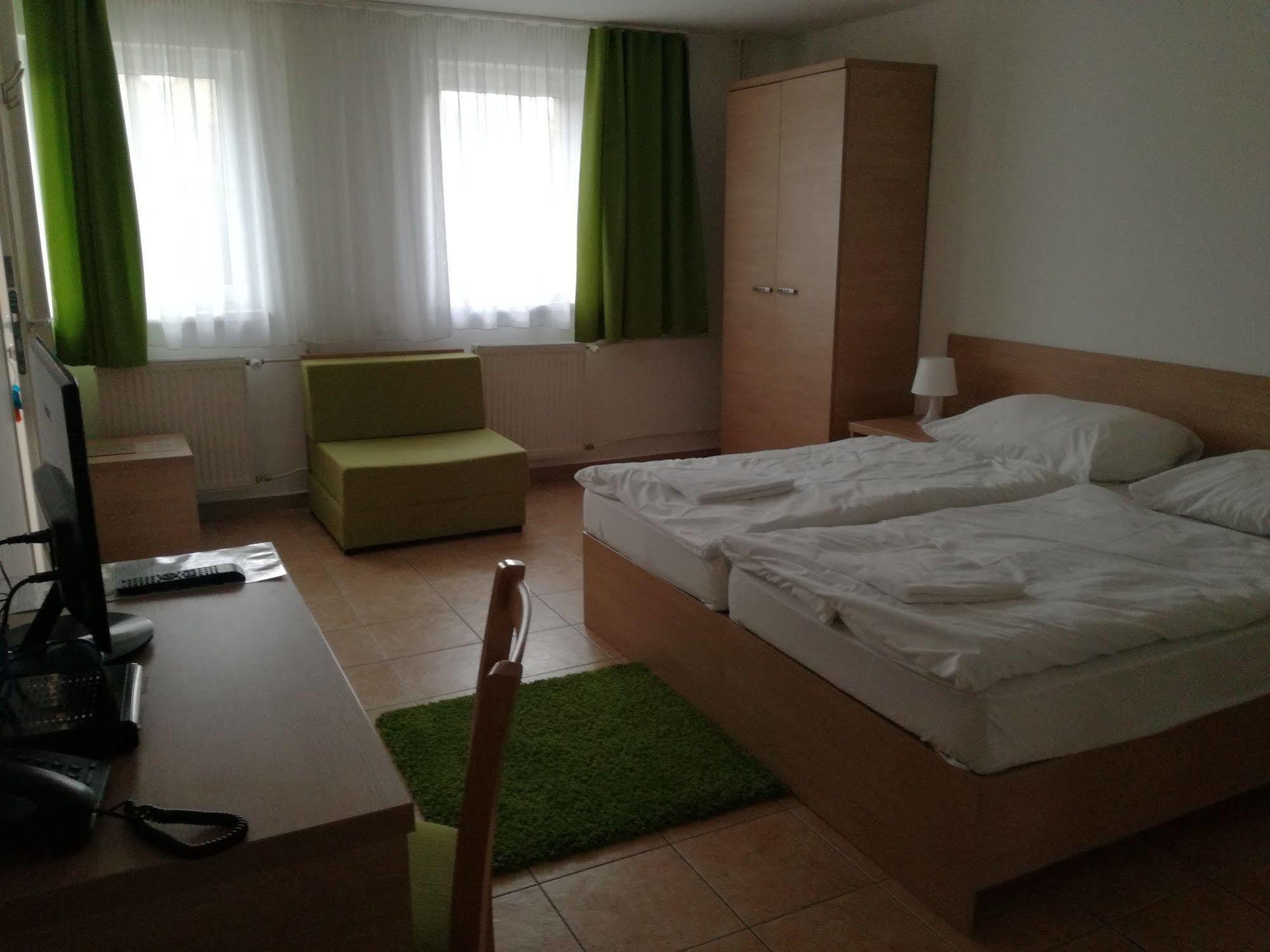 Hotel Rozalka بيزينوك المظهر الخارجي الصورة